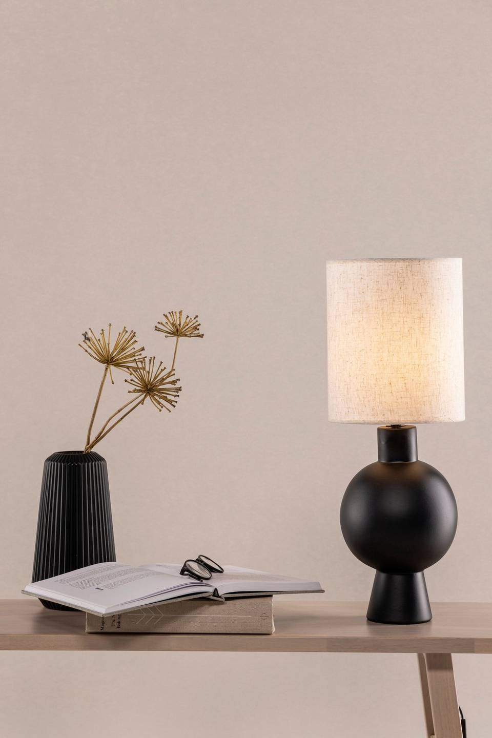 VIND Bordslampa Mysterna, svart från VIND, bild 2