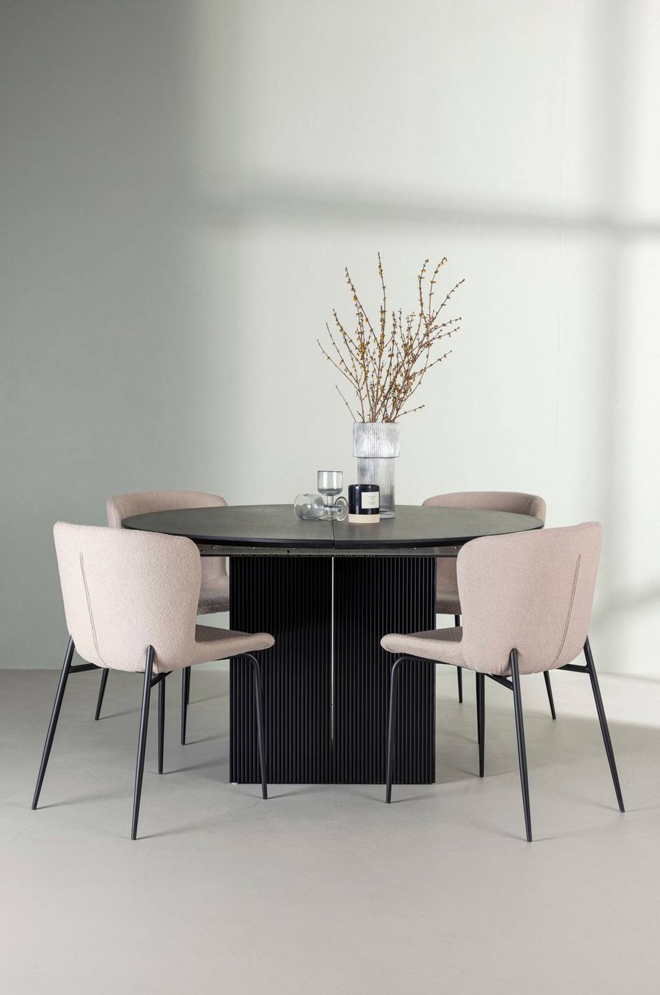 Venture Home Matgrupp Matilda med 4st stolar Modesto, beige från Venture Home, bild 5