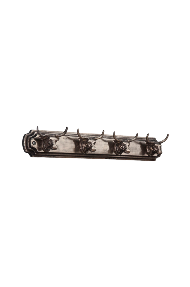 Knaggrekke Bull, 4 knagger