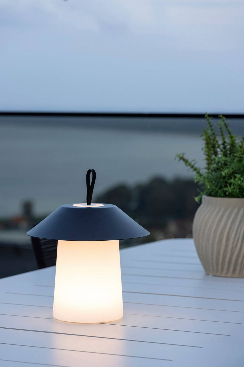 Venture Home Bordslampa Rubu, svart från Venture Home, bild 2