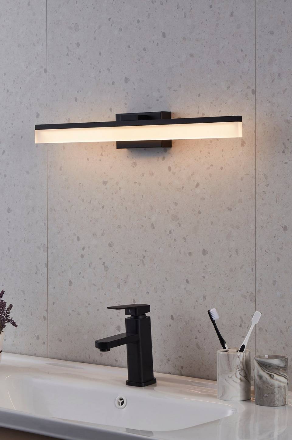 EGLO Badrumsspegel lampa Palmital, svart från EGLO, bild 5