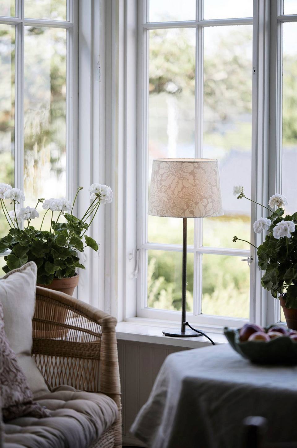 PR Home Bordslampa Base, beige från PR Home, bild 2