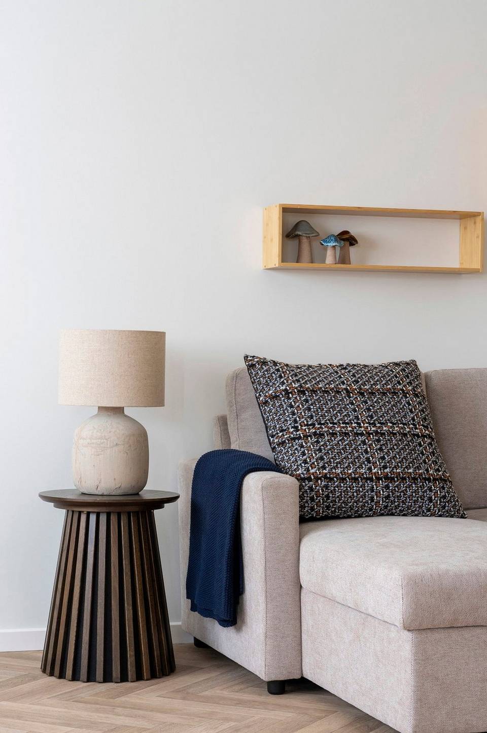 House Nordic Bord Lampa Bilby, beige från House Nordic, bild 2