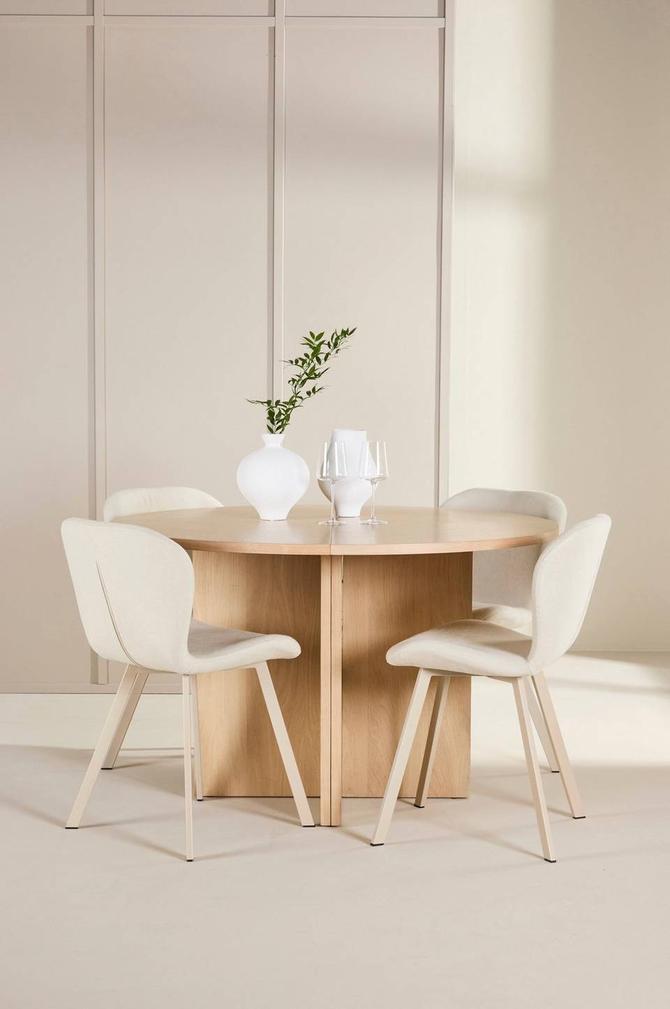 Venture Home Matbord Strada med Lilja-stol, beige från Venture Home, bild 5