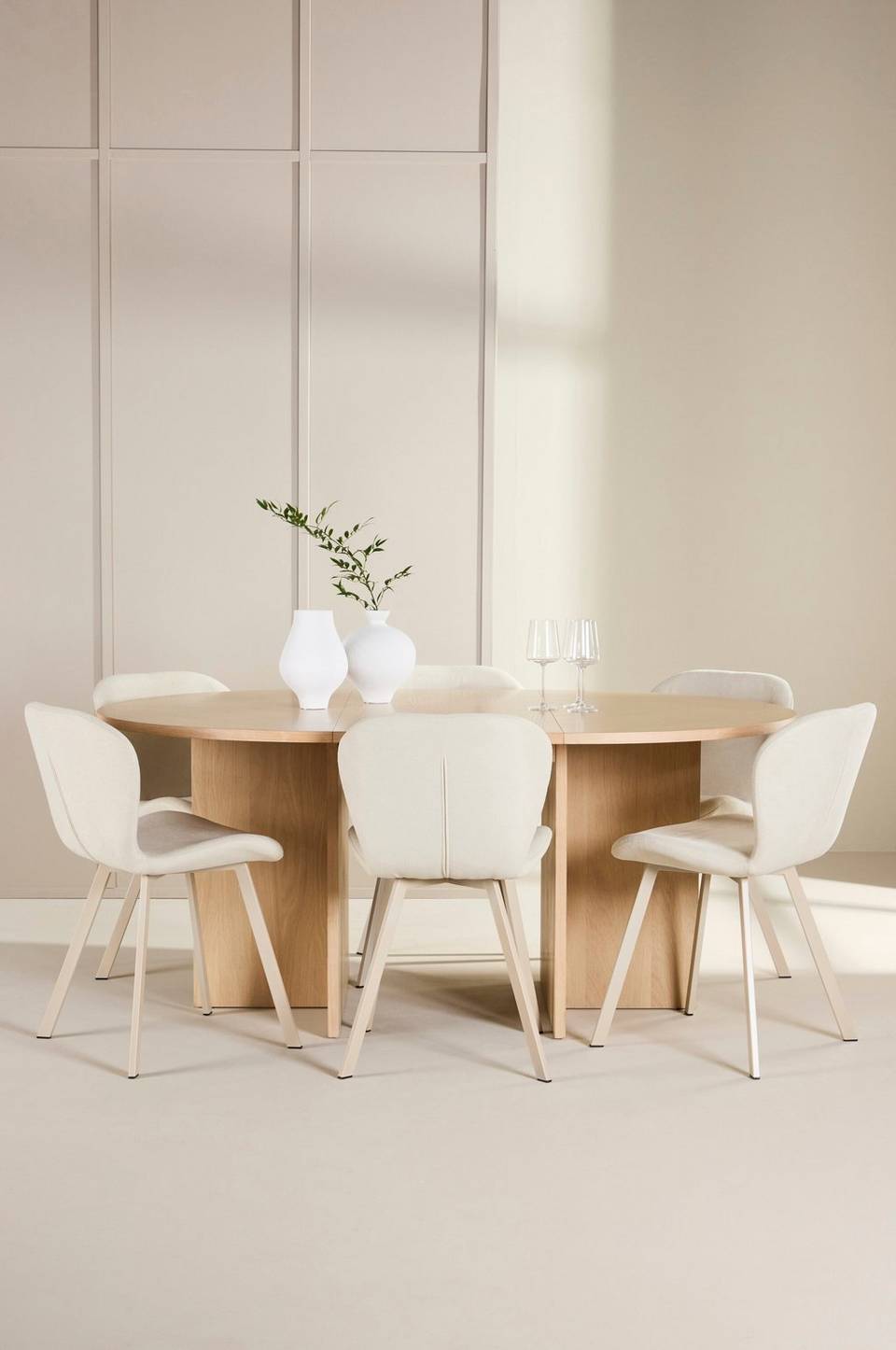 Venture Home Matbord Strada med Lilja-stol, beige från Venture Home, bild 5