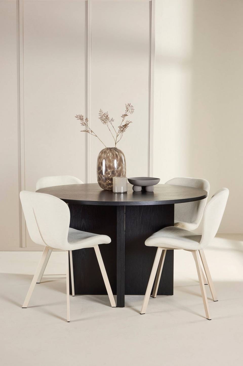 Venture Home Matbord Strada med Lilja-stol, beige från Venture Home, bild 5