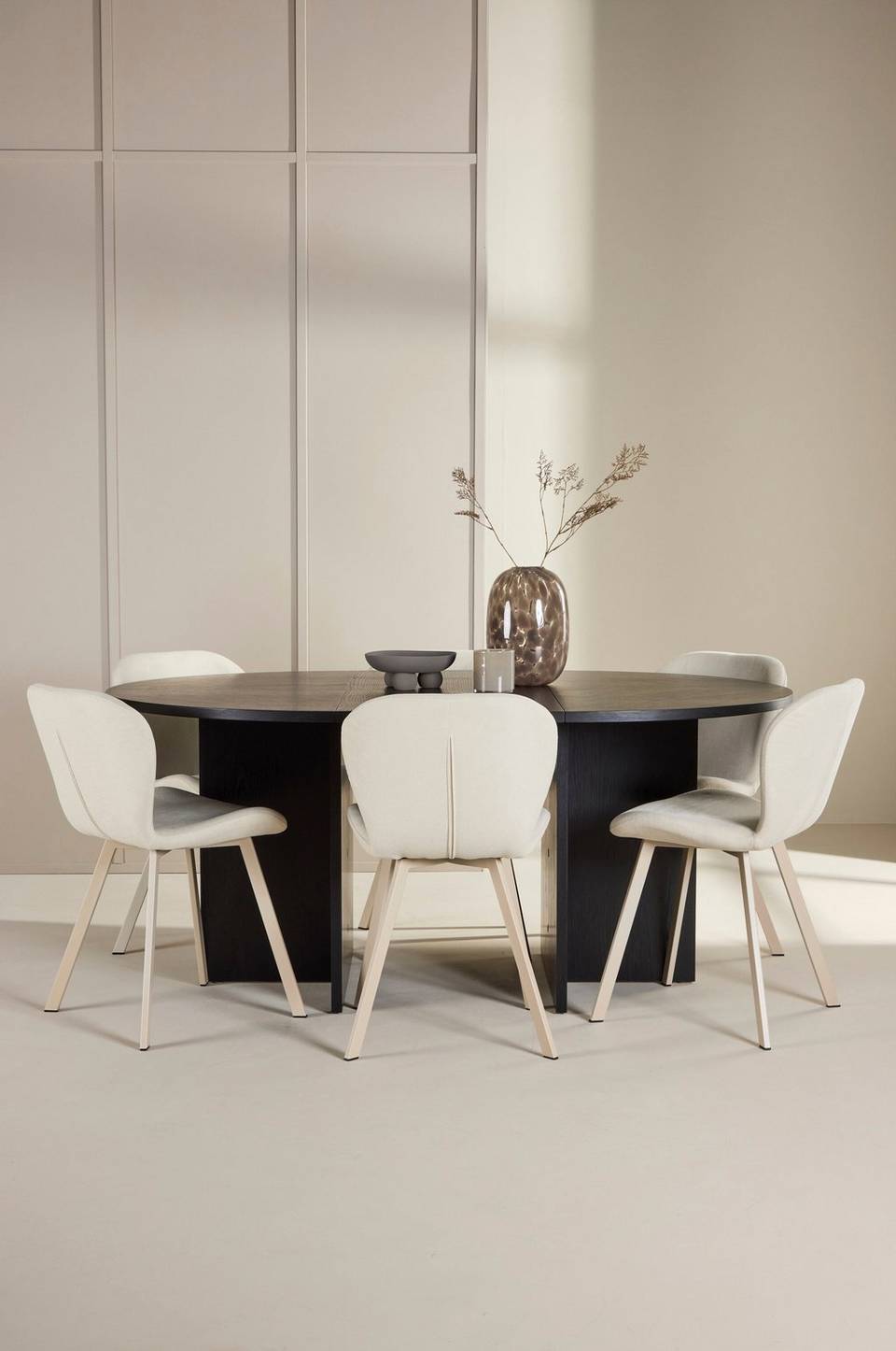 Venture Home Matbord Strada med Lilja-stol, beige från Venture Home, bild 5