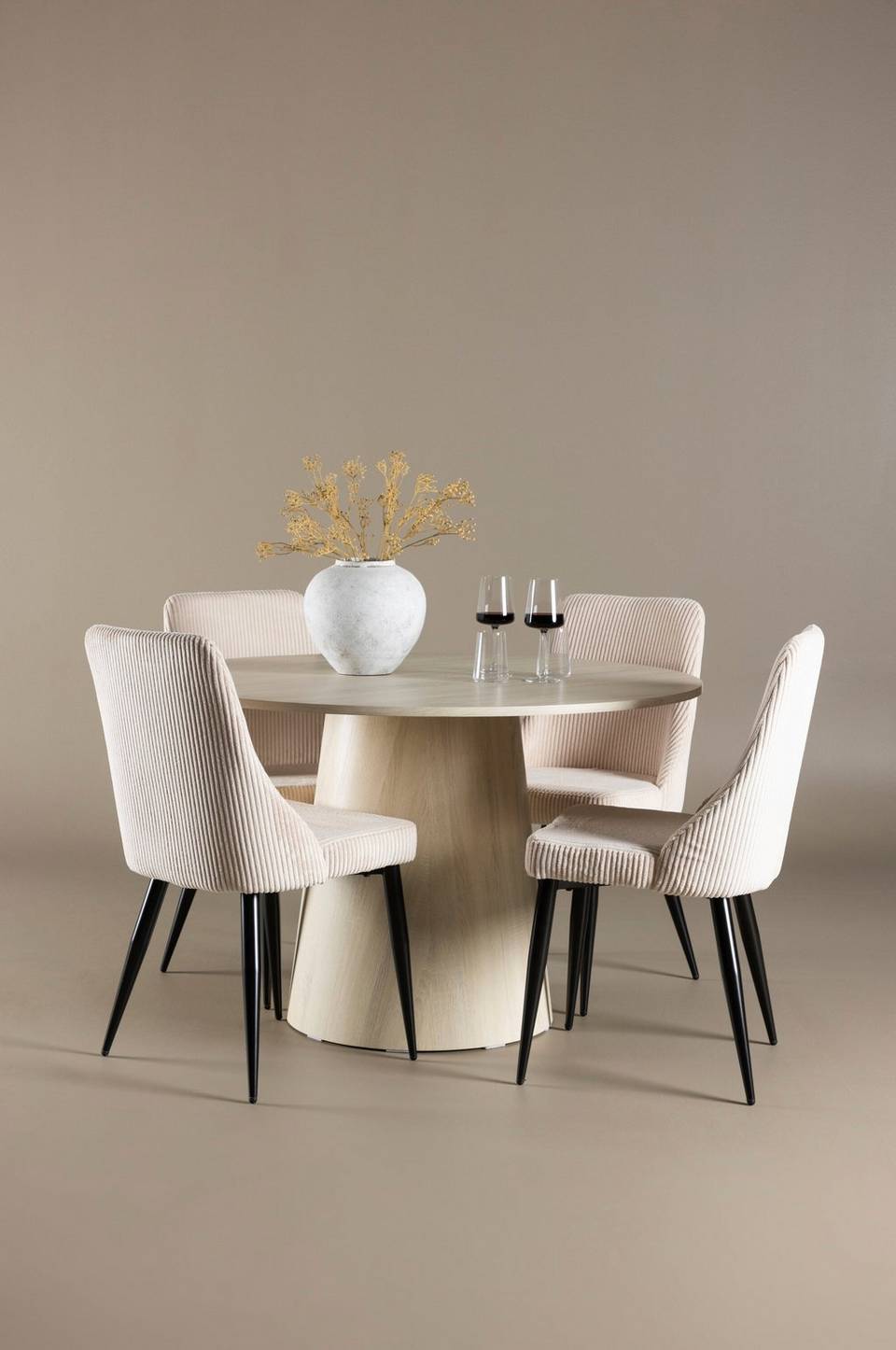 Venture Home Lanzo matbord med Leone matstol, beige från Venture Home, bild 5