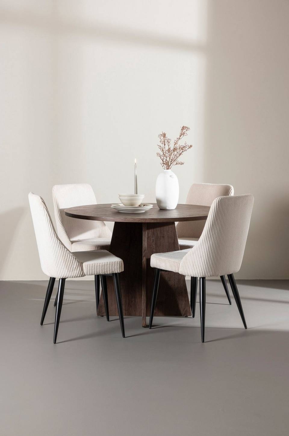 Venture Home Bootcut matbord med Leone matstol, beige från Venture Home, bild 5
