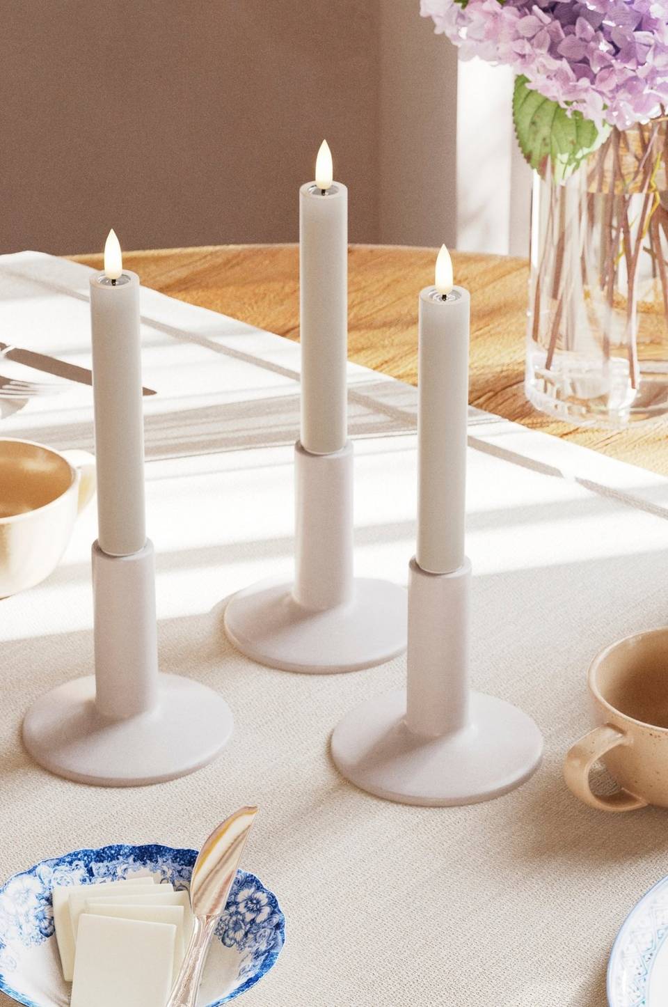 DeluxeHomeart LED Taper Candle 2,2x15 cm 2 st, beige från DeluxeHomeart, bild 2