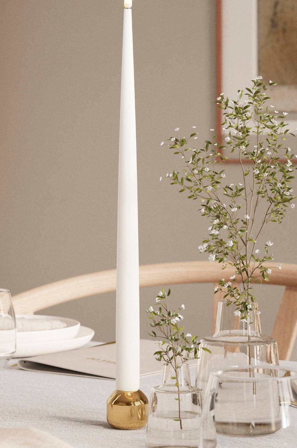 DeluxeHomeart LED Taper Candle Shiny 2,2x38 cm 2 st, vit från DeluxeHomeart, bild 2