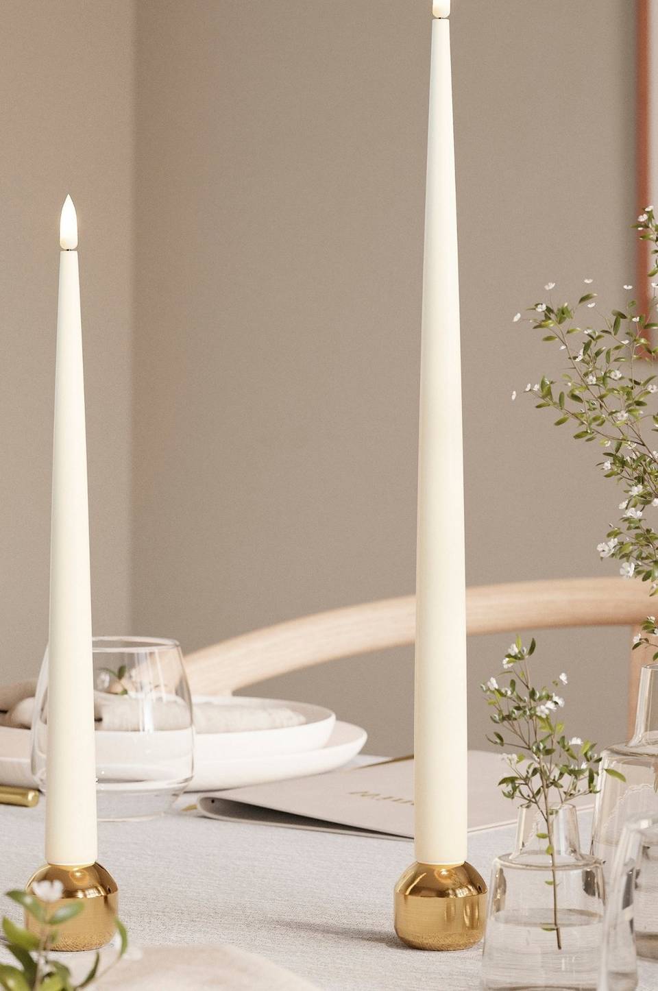 DeluxeHomeart LED Taper Candle Shiny 2,2x38 cm 2 st, vit från DeluxeHomeart, bild 5