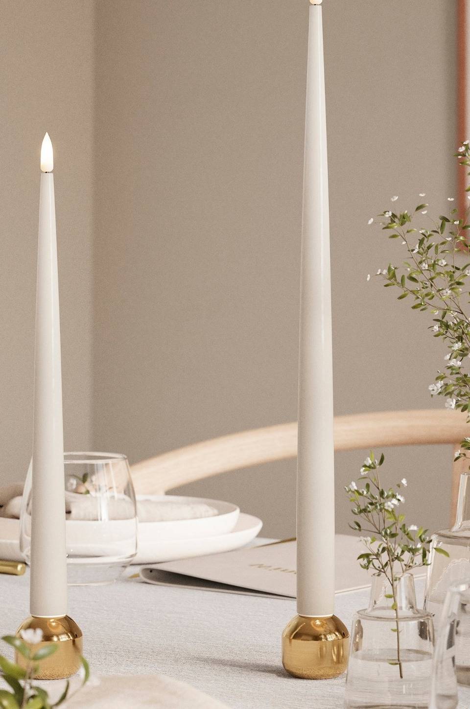 DeluxeHomeart LED Taper Candle Shiny 2,2x38 cm 2 st, beige från DeluxeHomeart, bild 5