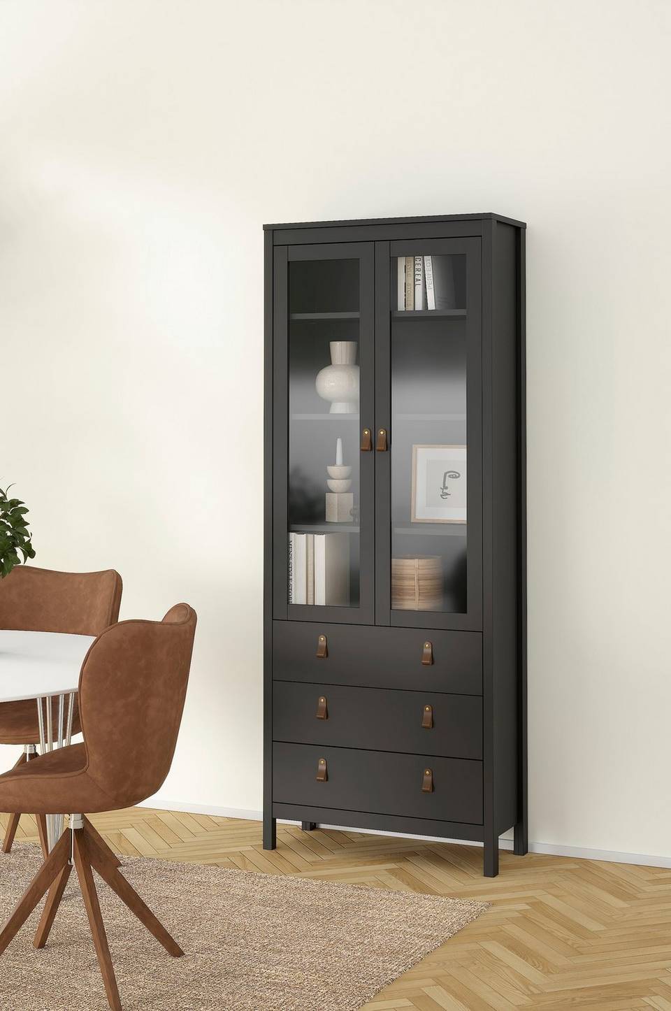 Tvilum Madrid Kina-skåp 2 dörrar m/glas + 3 lådor, svart från Tvilum, bild 5