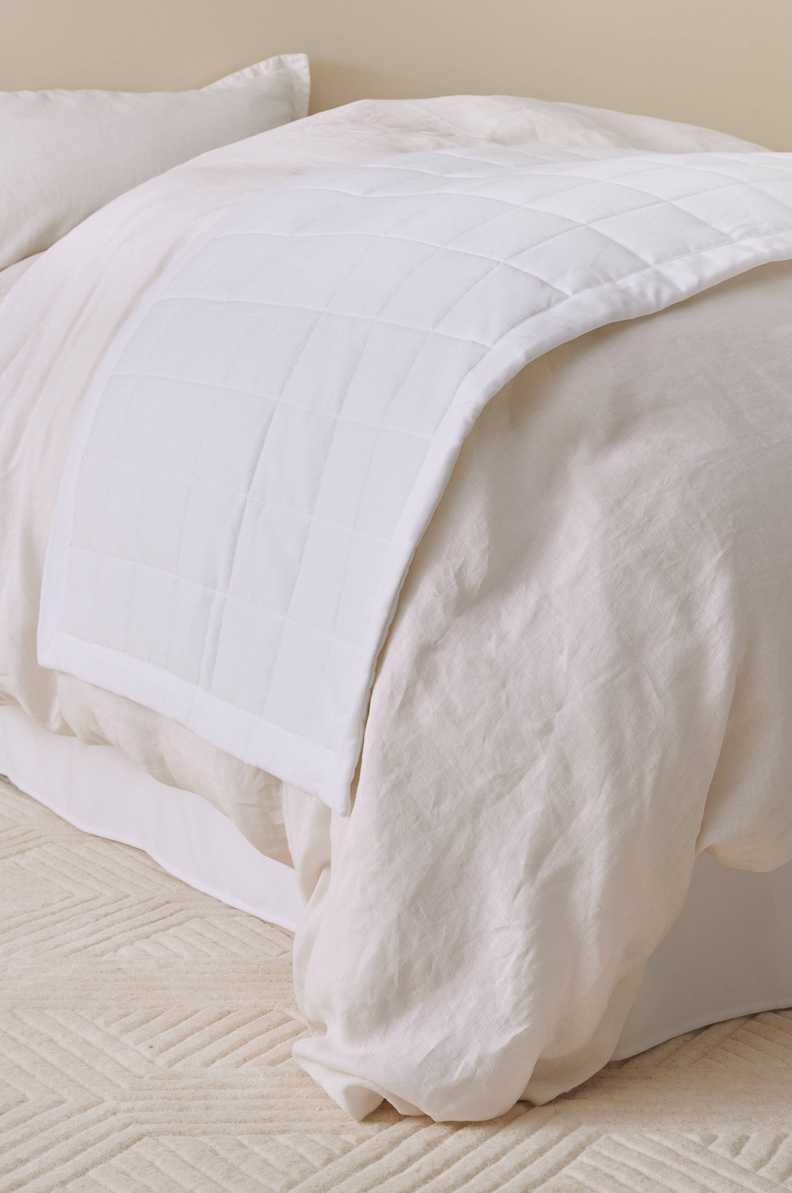 Watchful Ritual travl LINDEN sengetæppe i hotelstil 60 cm - Hvid - Sengetøj | Jotex