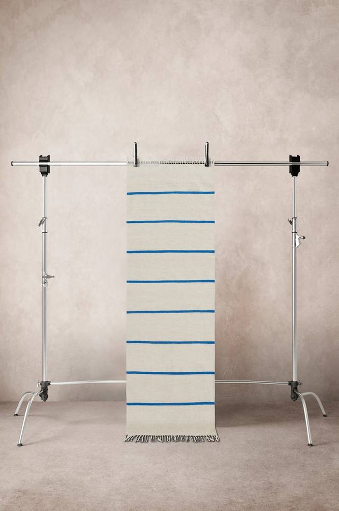LORI STRIPE 01 ullmatta 70x200 cm Naturvit/blå