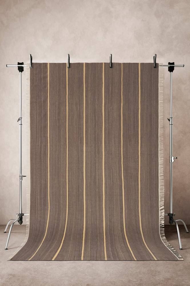 LORI STRIPE 02 ullmatta 200x300 cm Mörkgrå/gul
