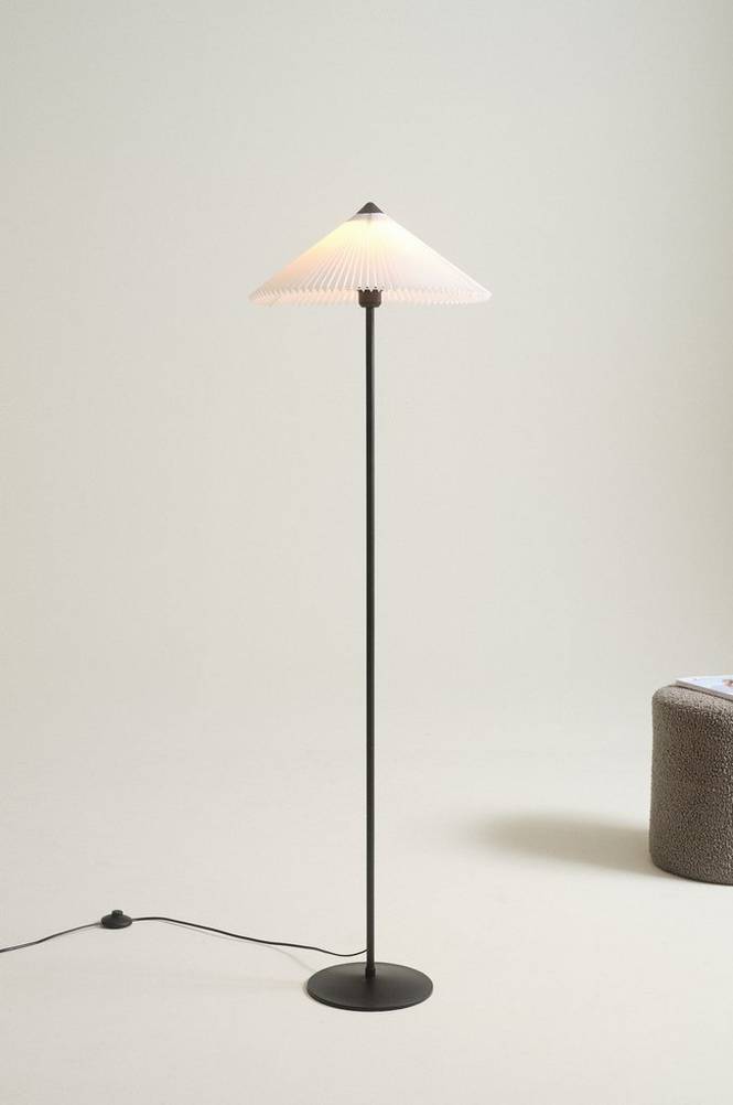 LORI golvlampa Svart