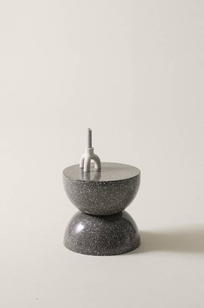 BLANES sidobord ø 35 cm Mörkgrå terrazzo