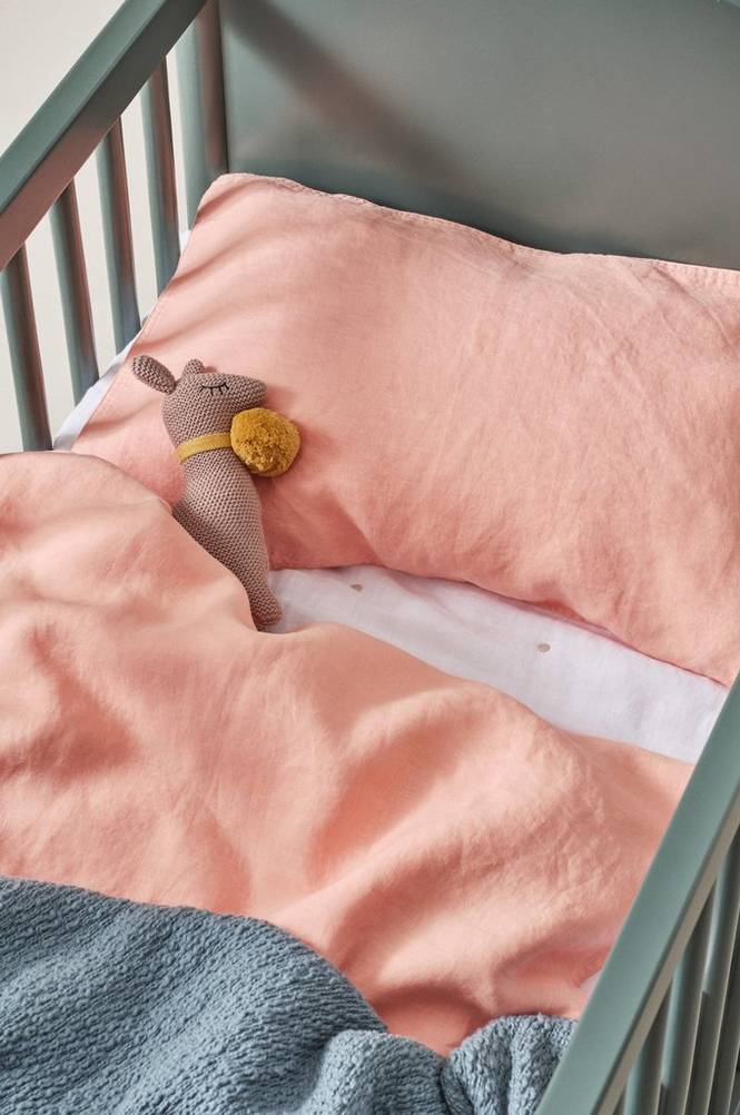 JONIE MINI påslakanset spjälsäng