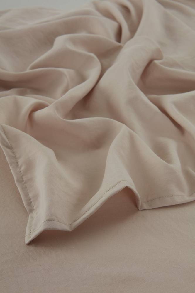 MIA lakan Ljusbeige